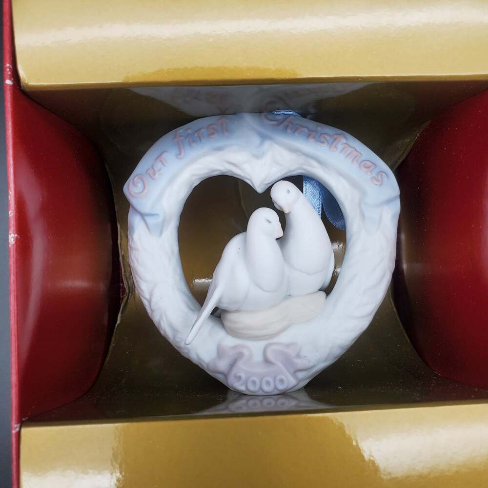 Lladro Our First Christmas 2000 Porcelain Ornament Doves Heart Shaped Boxed